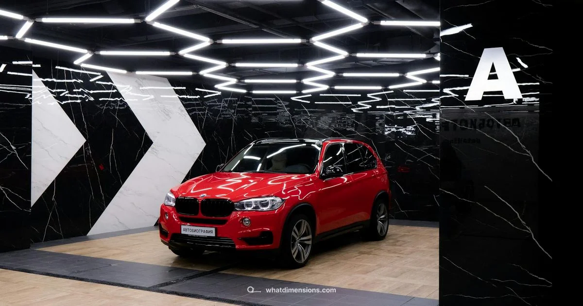 XUV700 vs Innova Crysta - What Dimensions